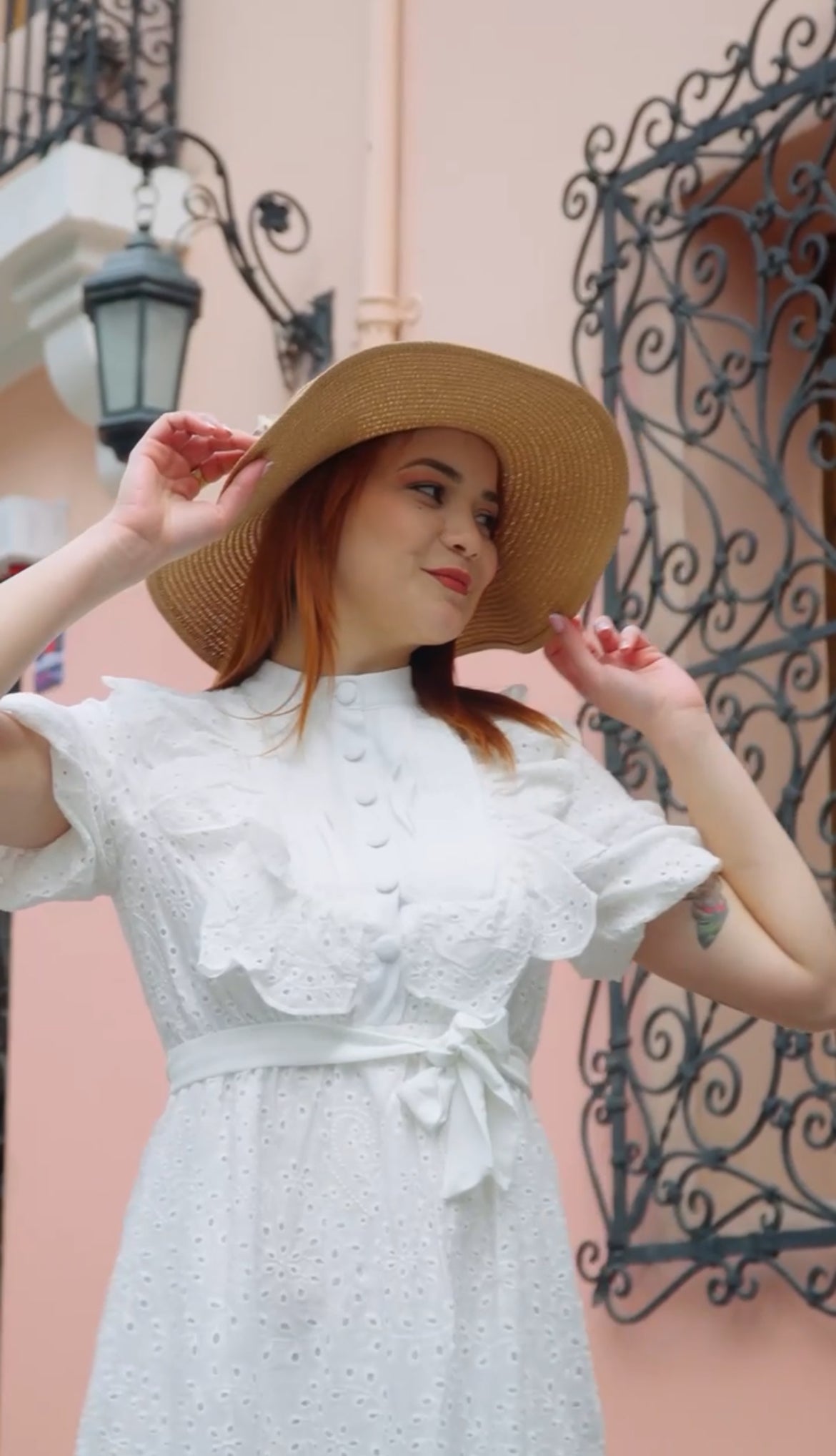 Vestido Blanco Estilo Romántico Con Encajes