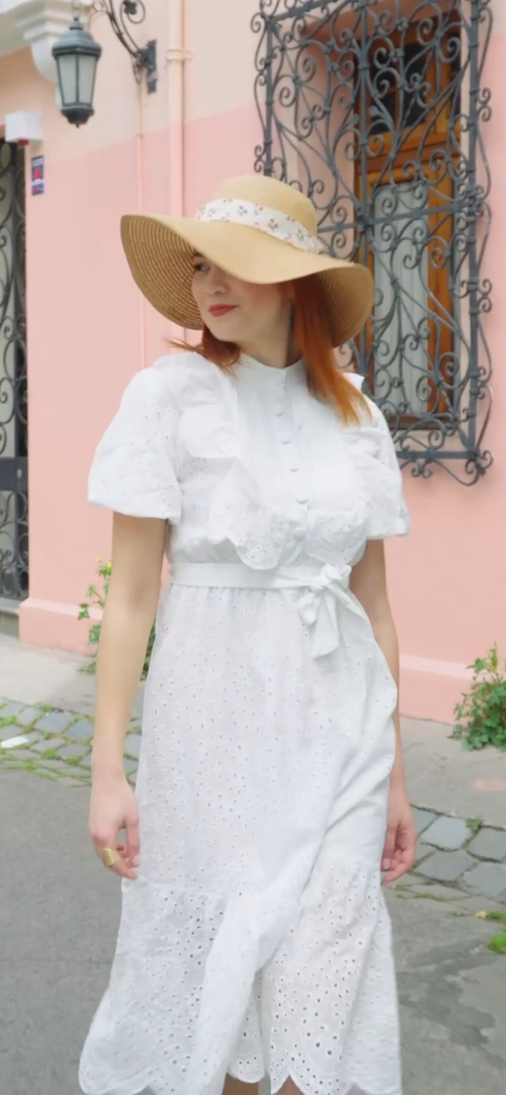 Vestido Blanco Estilo Romántico Con Encajes