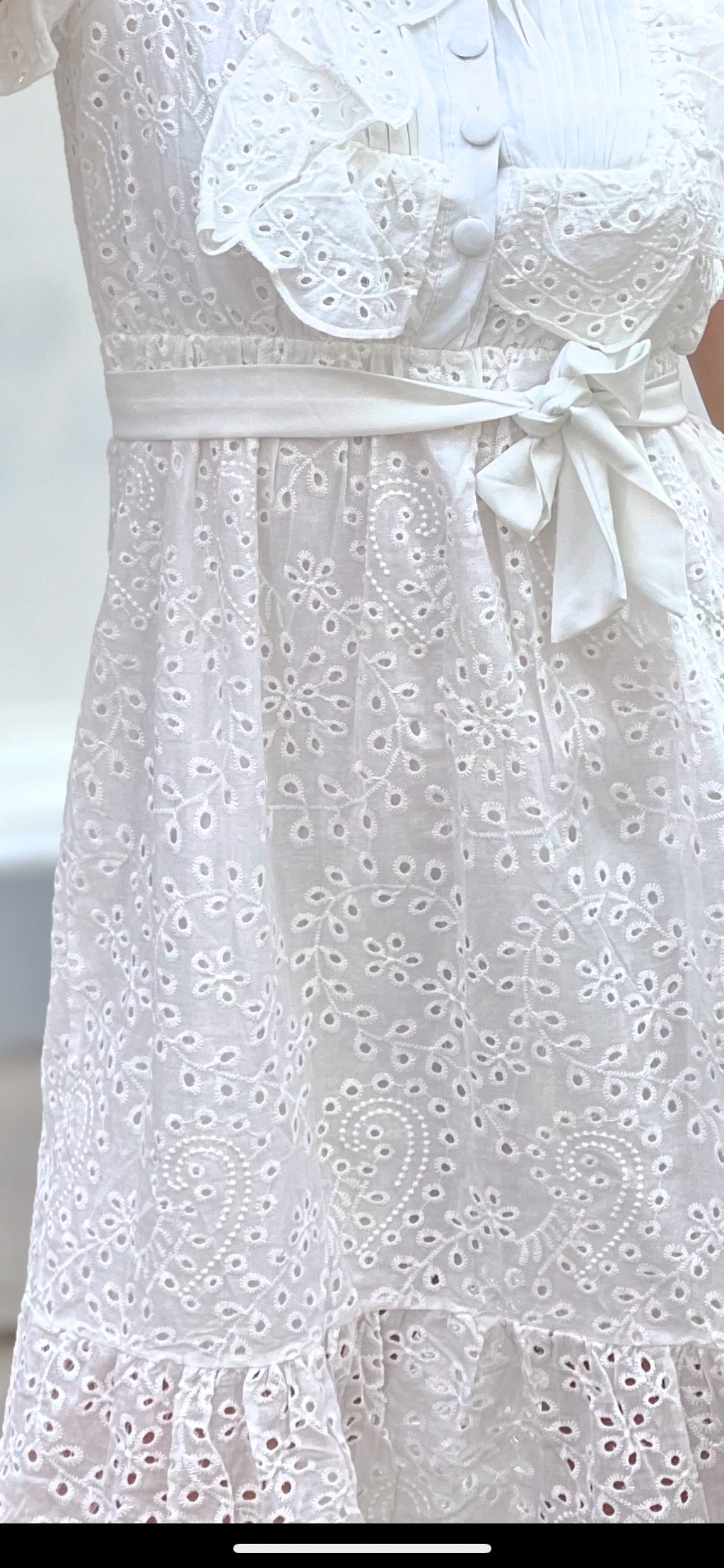 Vestido Blanco Estilo Romántico Con Encajes