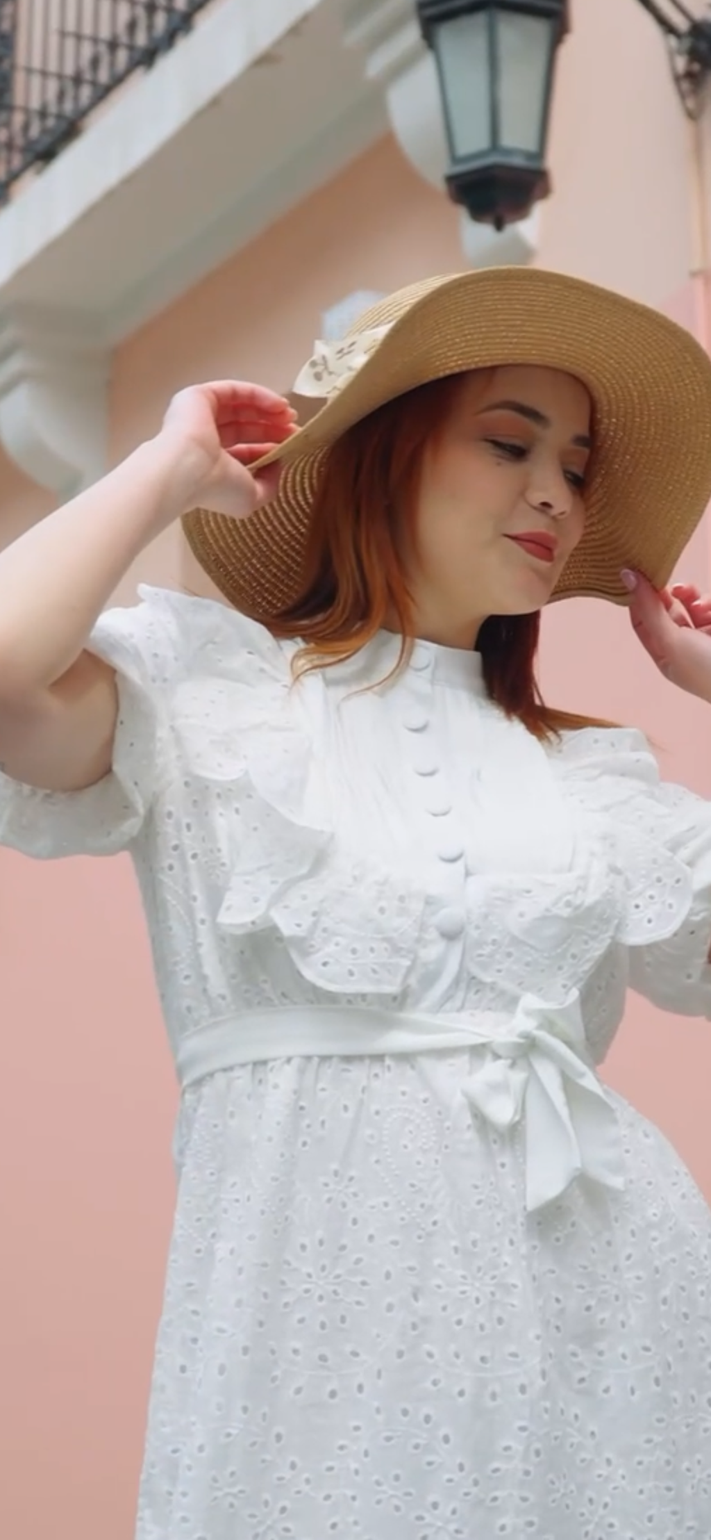 Vestido Blanco Estilo Romántico Con Encajes