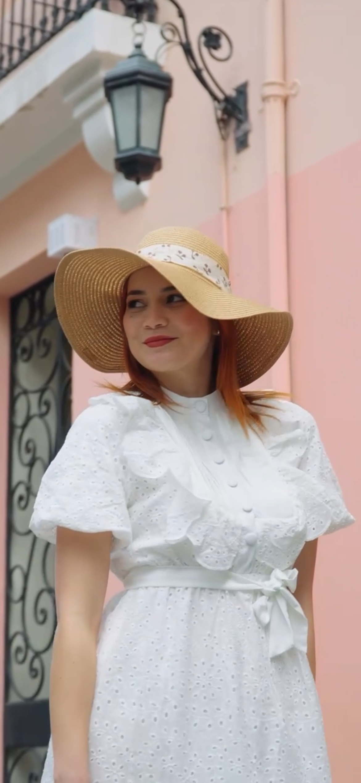 Vestido Blanco Estilo Romántico Con Encajes