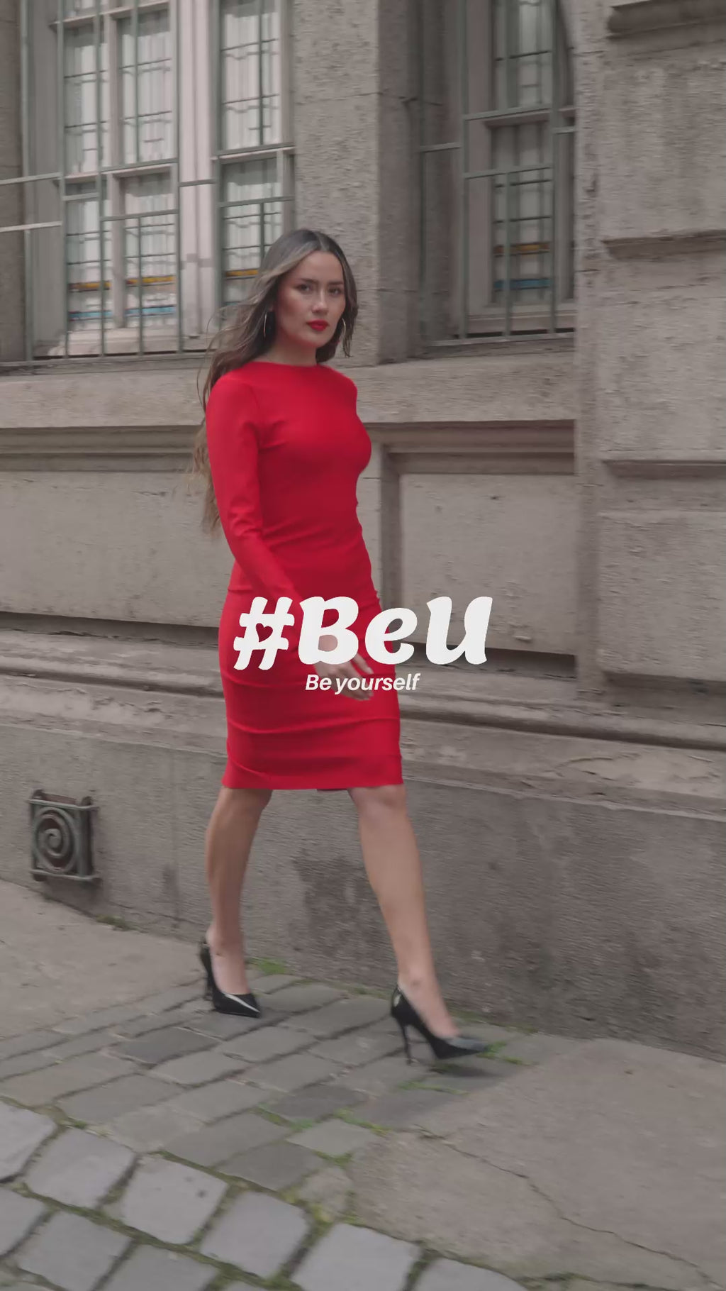 Vestido Rojo Entallado Con Cierre en la Espalda